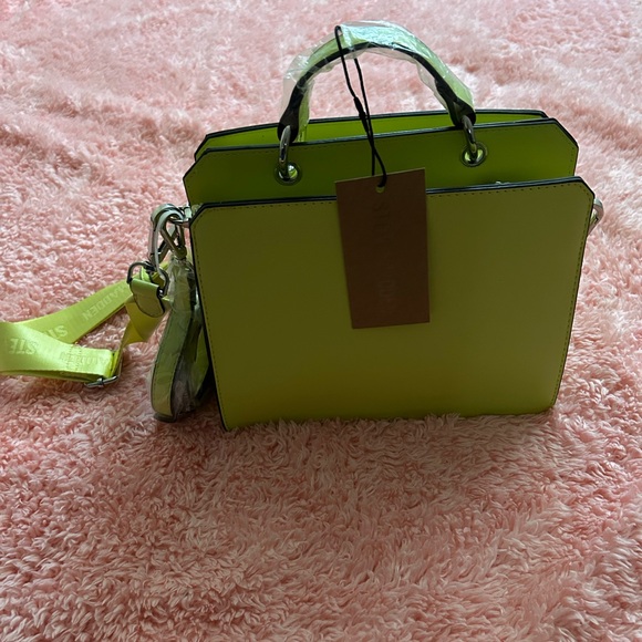 Steve Madden Bevelyn lemon (NWT) - Picture 3 of 6